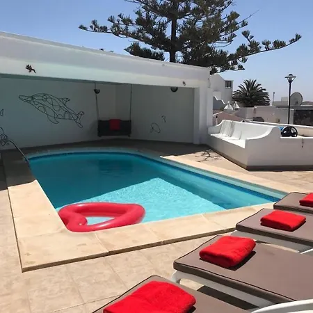 Villa Sleeps 8 With Pool Nazaret