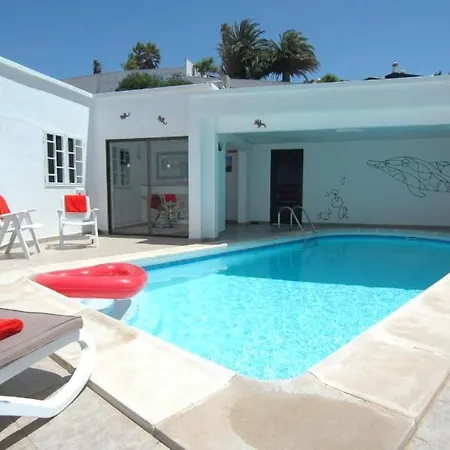 Sleeps 8 With Pool Willa