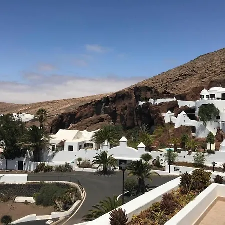 Sleeps 8 With Pool Villa Nazaret