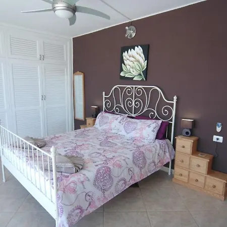 Sleeps 8 With Pool Willa