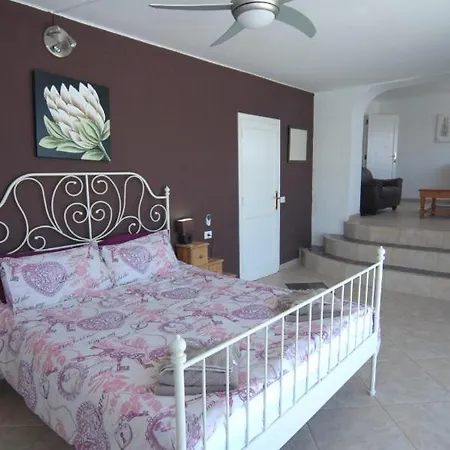 Sleeps 8 With Pool Nazaret