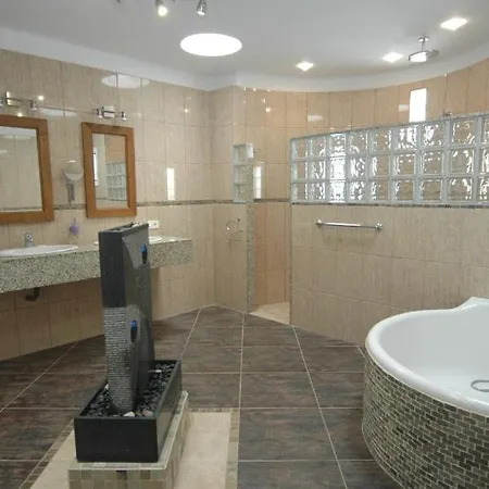 Sleeps 8 With Pool Villa Nazaret