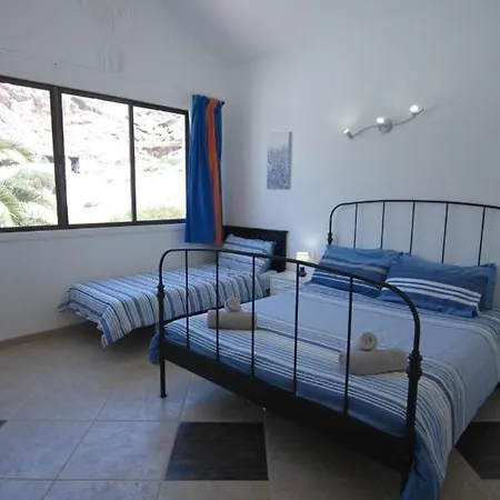 Villa Sleeps 8 With Pool *