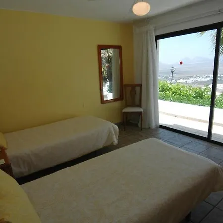 Villa Sleeps 8 With Pool *